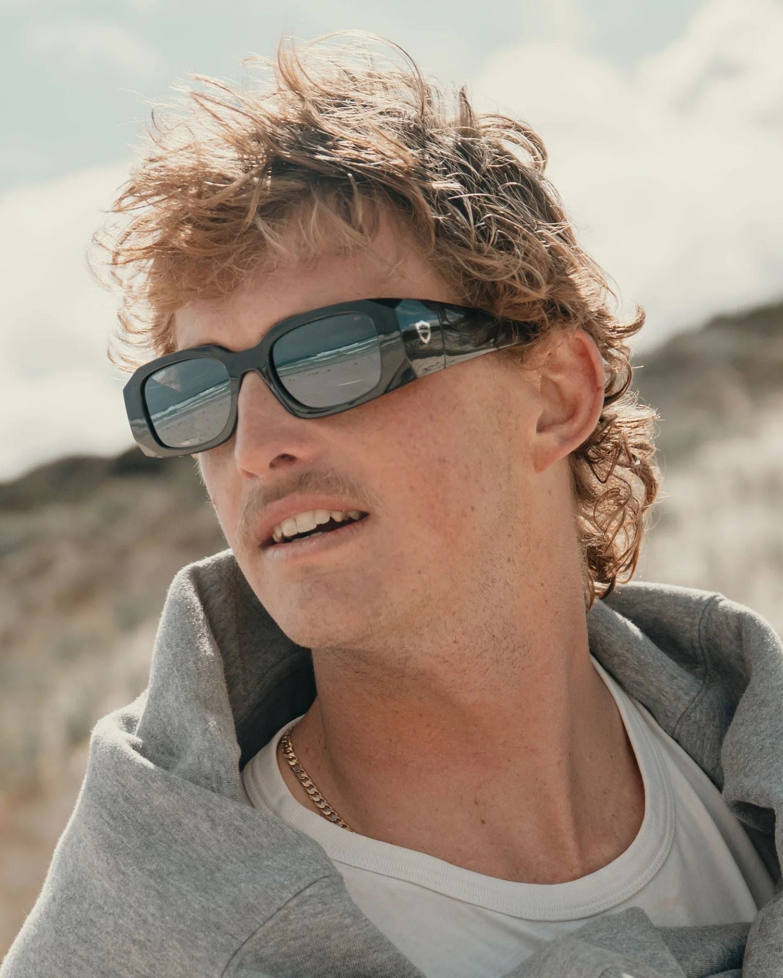 Safestyle Auras Black Frame, Grey Polarised Lens SPAU1-0000